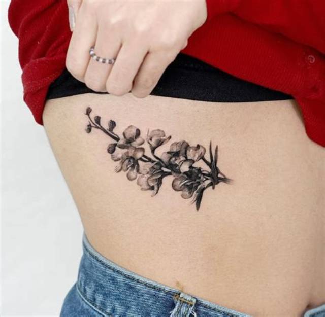 Stunning Floral Rib Tattoos: an Exquisite Art Form
